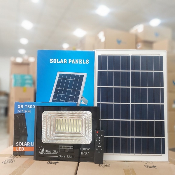 Đèn năng lượng mặt trời Blue Sky NP-100, Công suất 100W